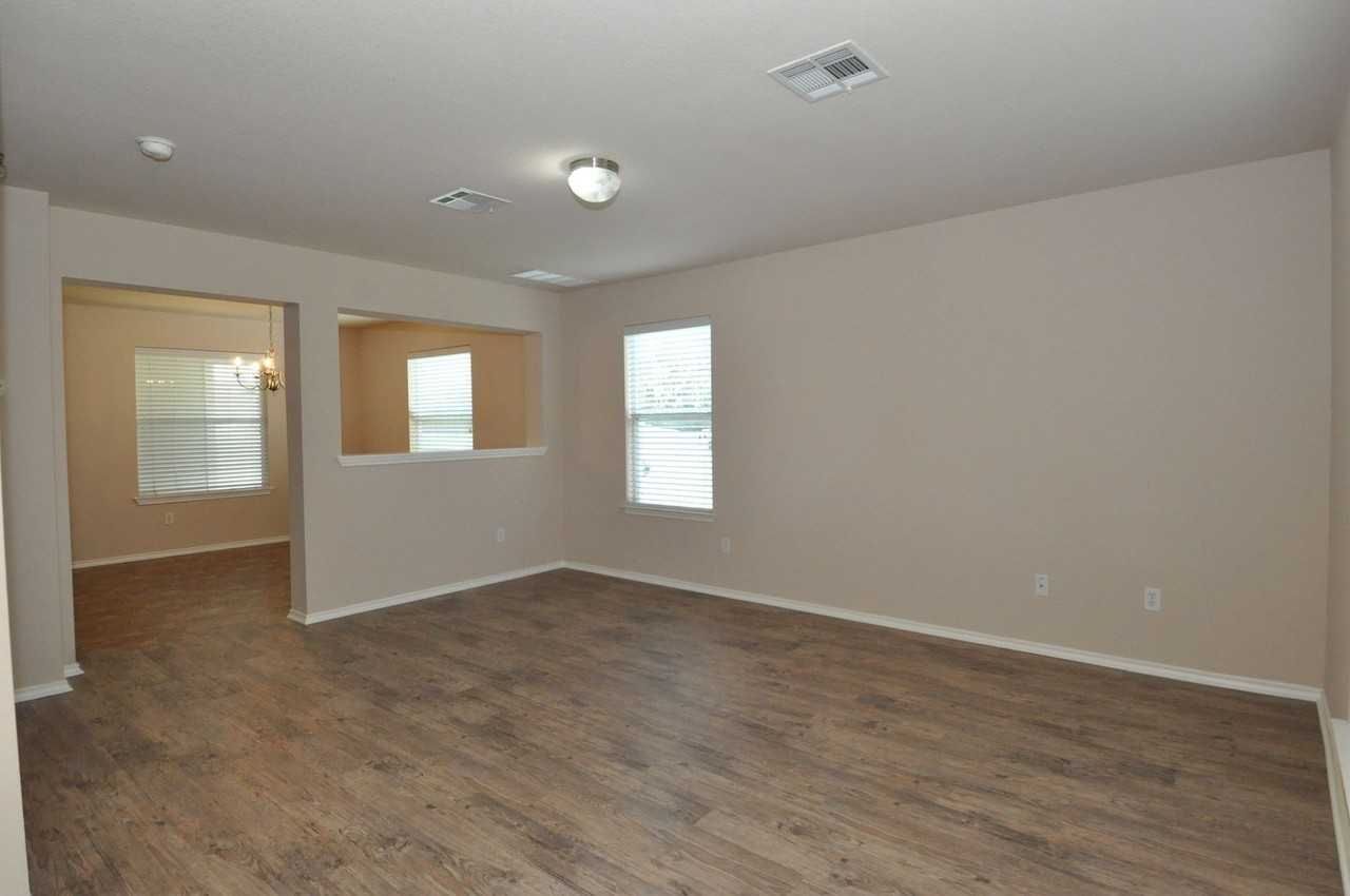 1606 Big Thicket Dr - Photo 2 of 14