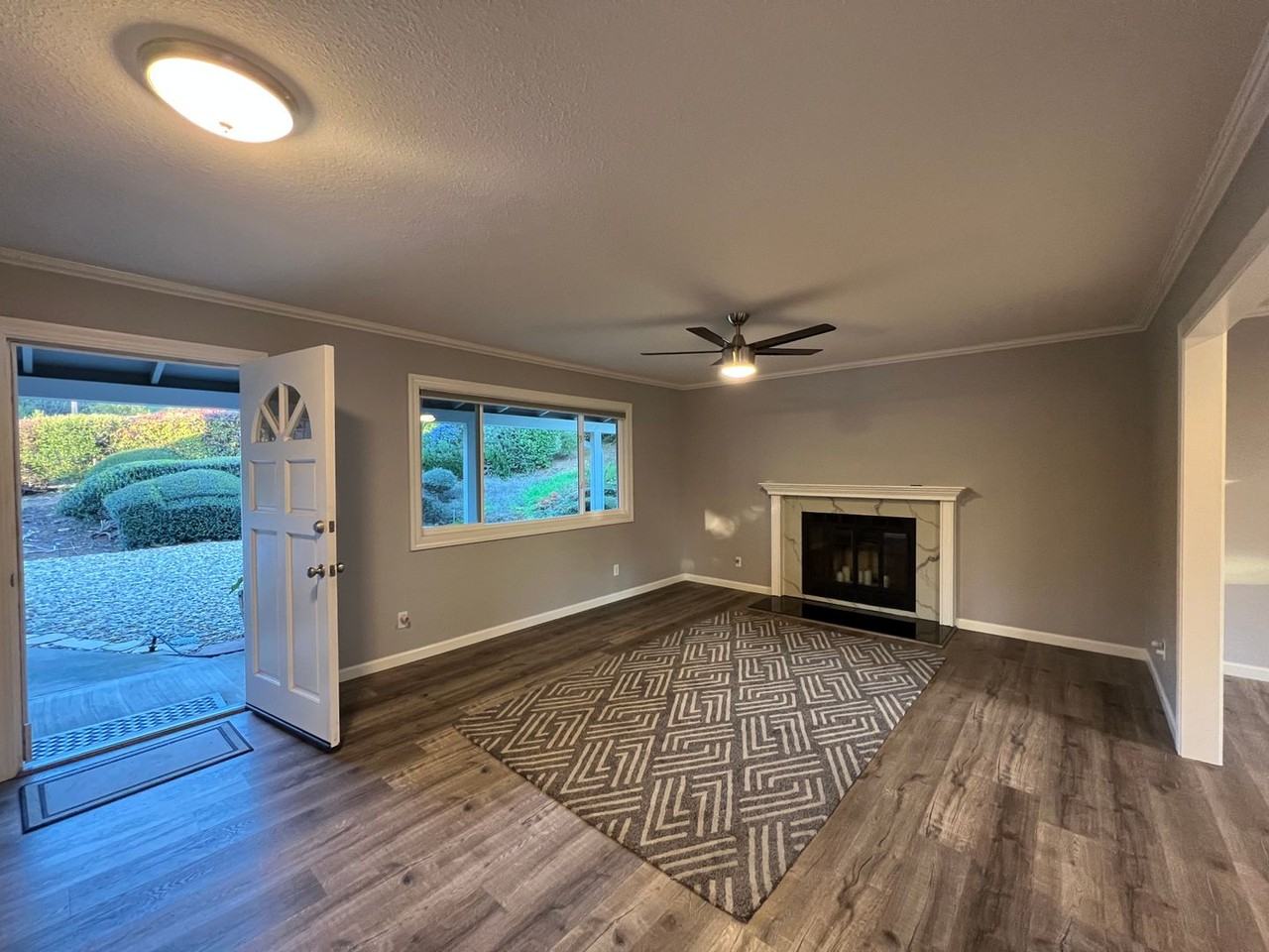570 E N St - Photo 2 of 40