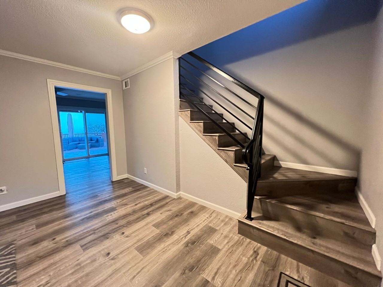 570 E N St - Photo 3 of 40