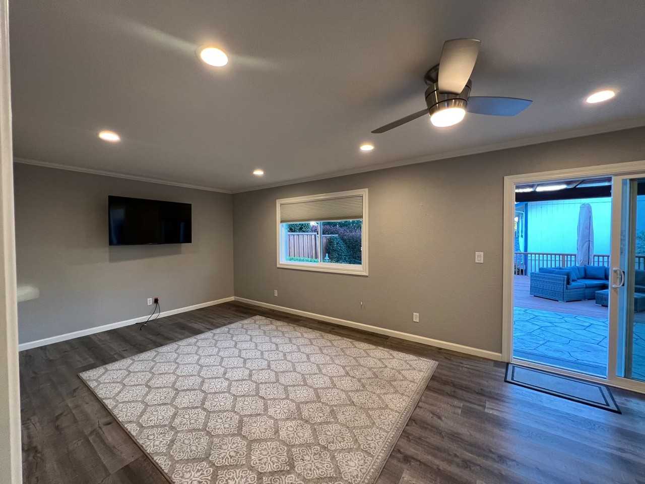 570 E N St - Photo 5 of 40
