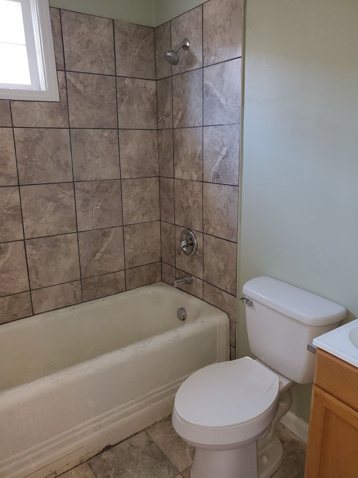 904 Douglas Ave - Photo 3 of 13