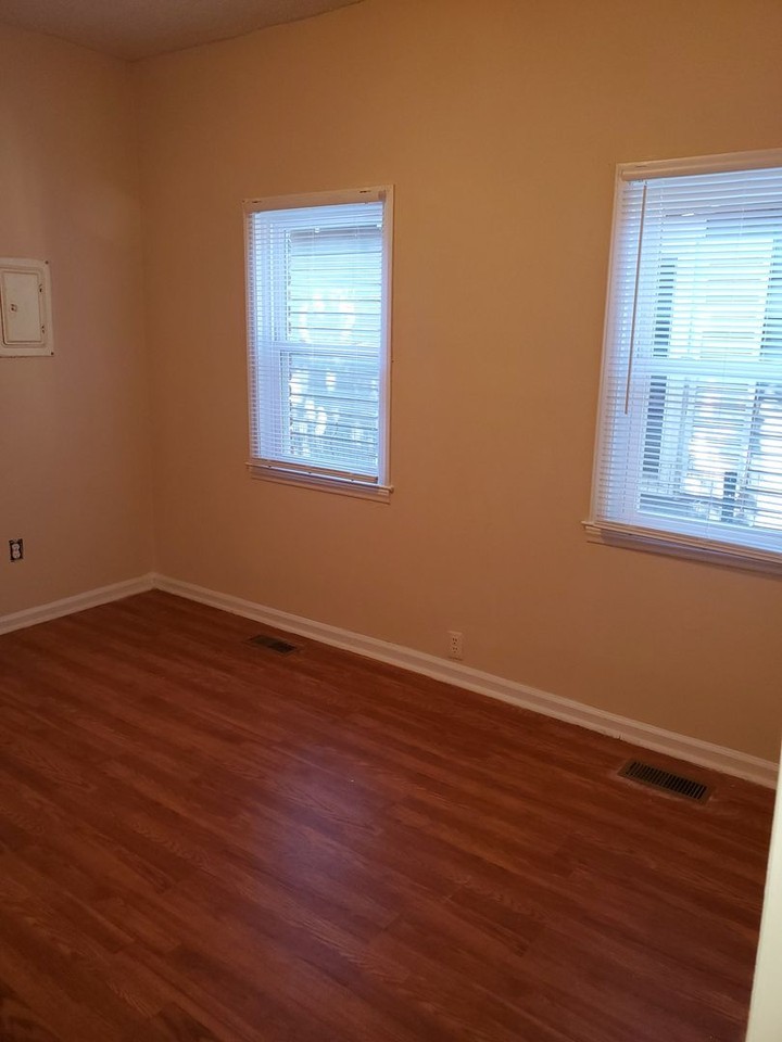 904 Douglas Ave - Photo 4 of 13