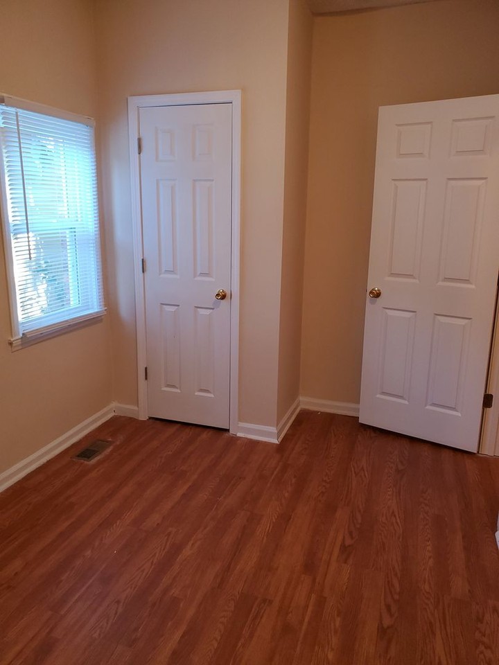 904 Douglas Ave - Photo 5 of 13