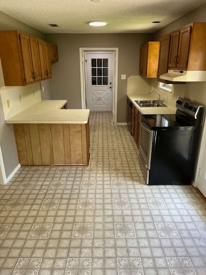 104 Chester St - Photo 2 of 6
