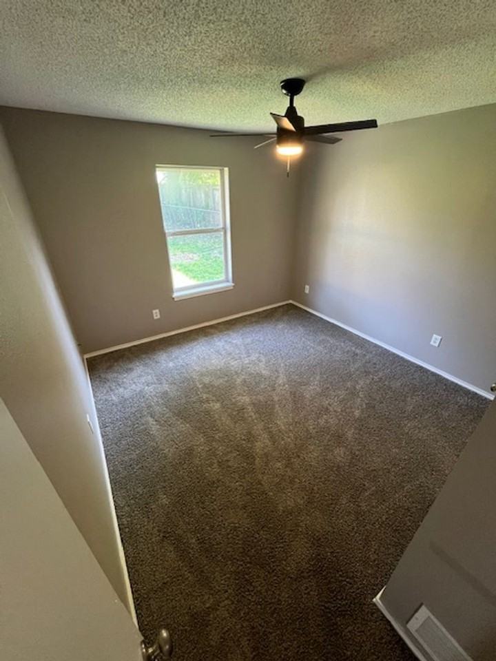 104 Chester St - Photo 3 of 6