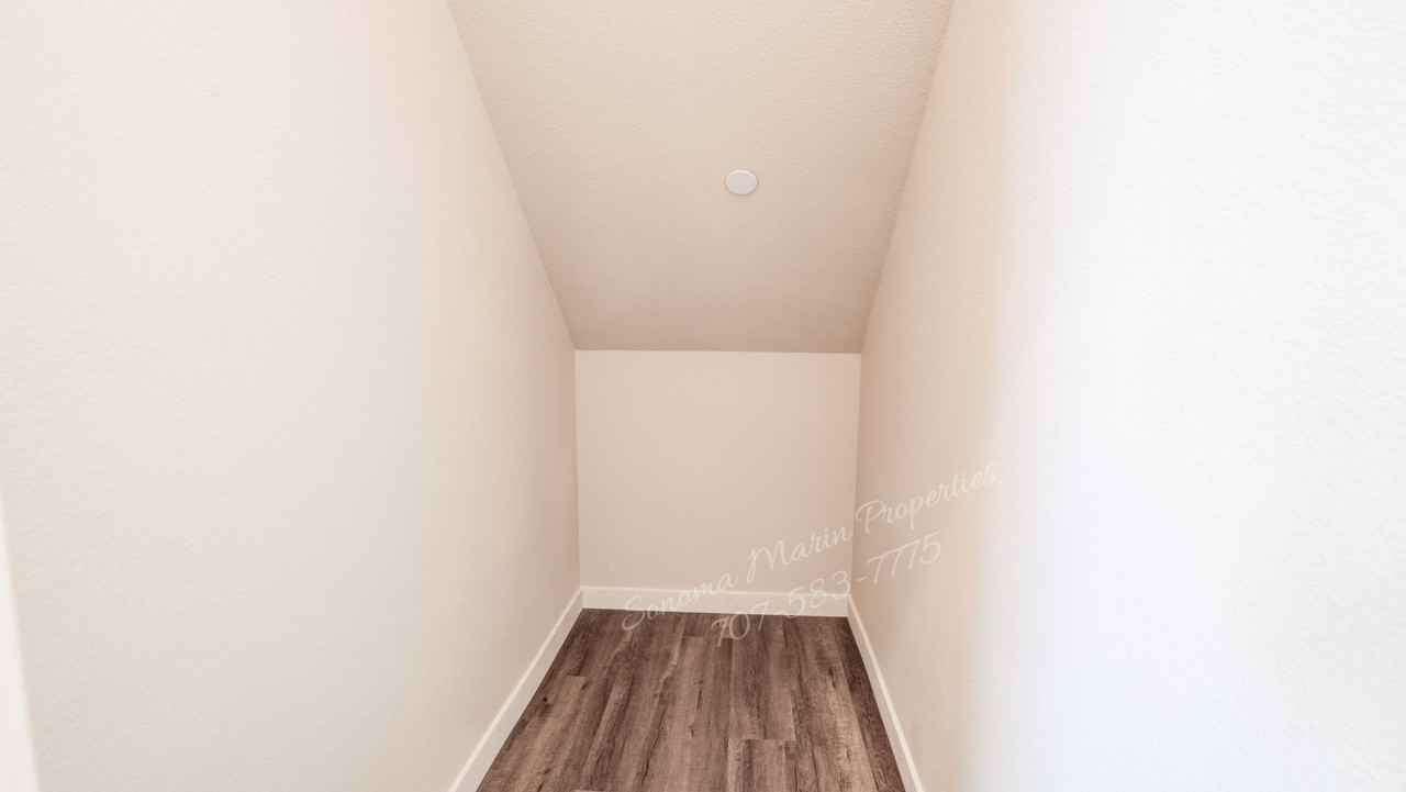 542 Trisha Ln - Photo 4 of 25