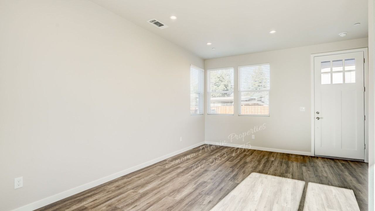 542 Trisha Ln - Photo 5 of 25