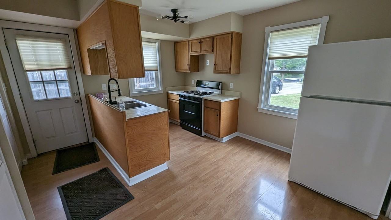 465 Babbitt Rd - Photo 5 of 13