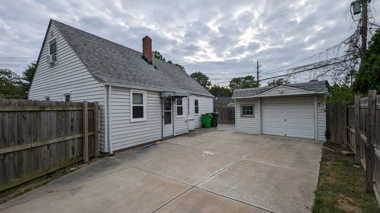 465 Babbitt Rd - Photo 3 of 13