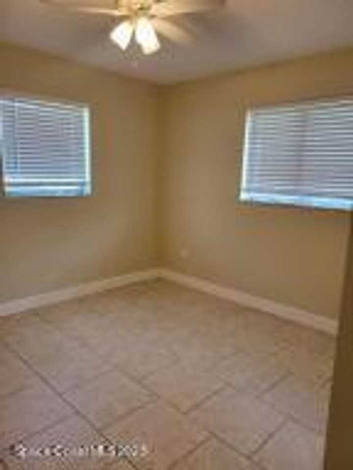 300 Princeton Ave - Photo 3 of 14