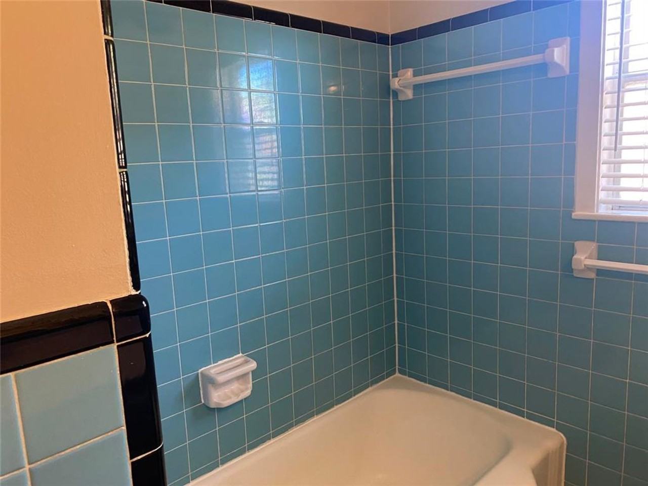 121 Tuna St - Photo 4 of 20