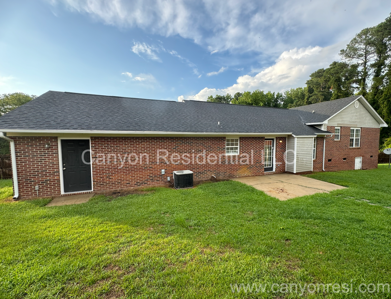 229 Lakeside Rd - Photo 3 of 13