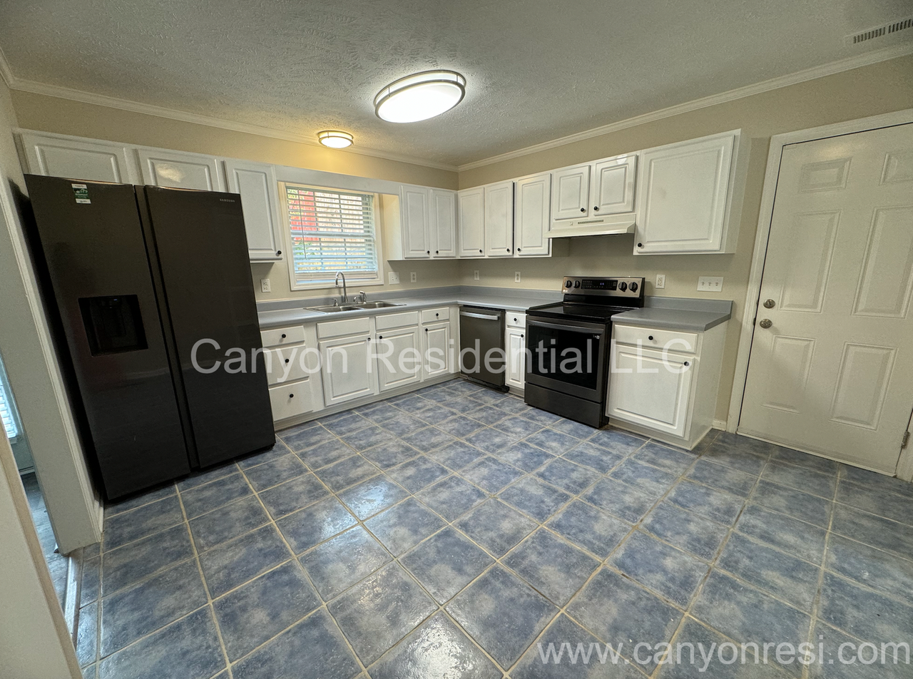 229 Lakeside Rd - Photo 3 of 12