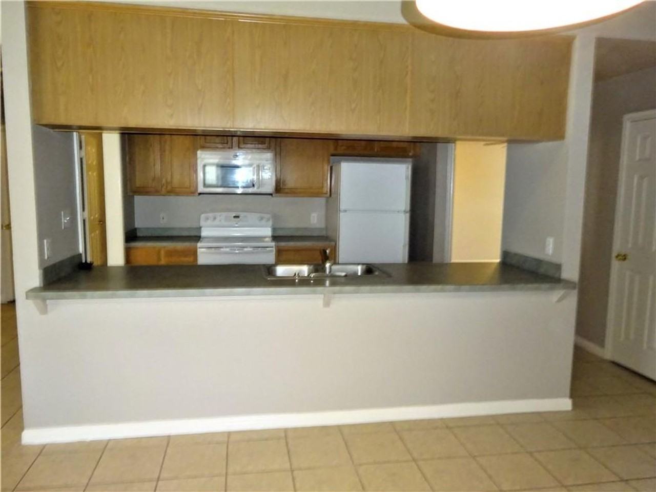 131 Oak River Dr - Photo 2 of 10