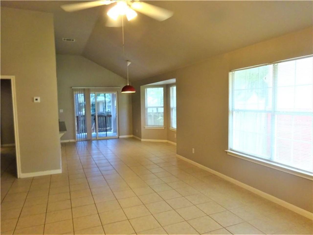 131 Oak River Dr - Photo 3 of 10