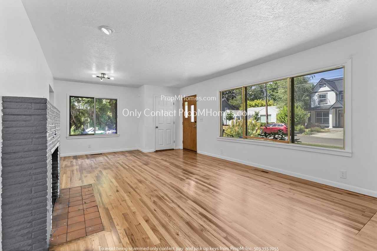 5610 Se Steele St - Photo 2 of 20