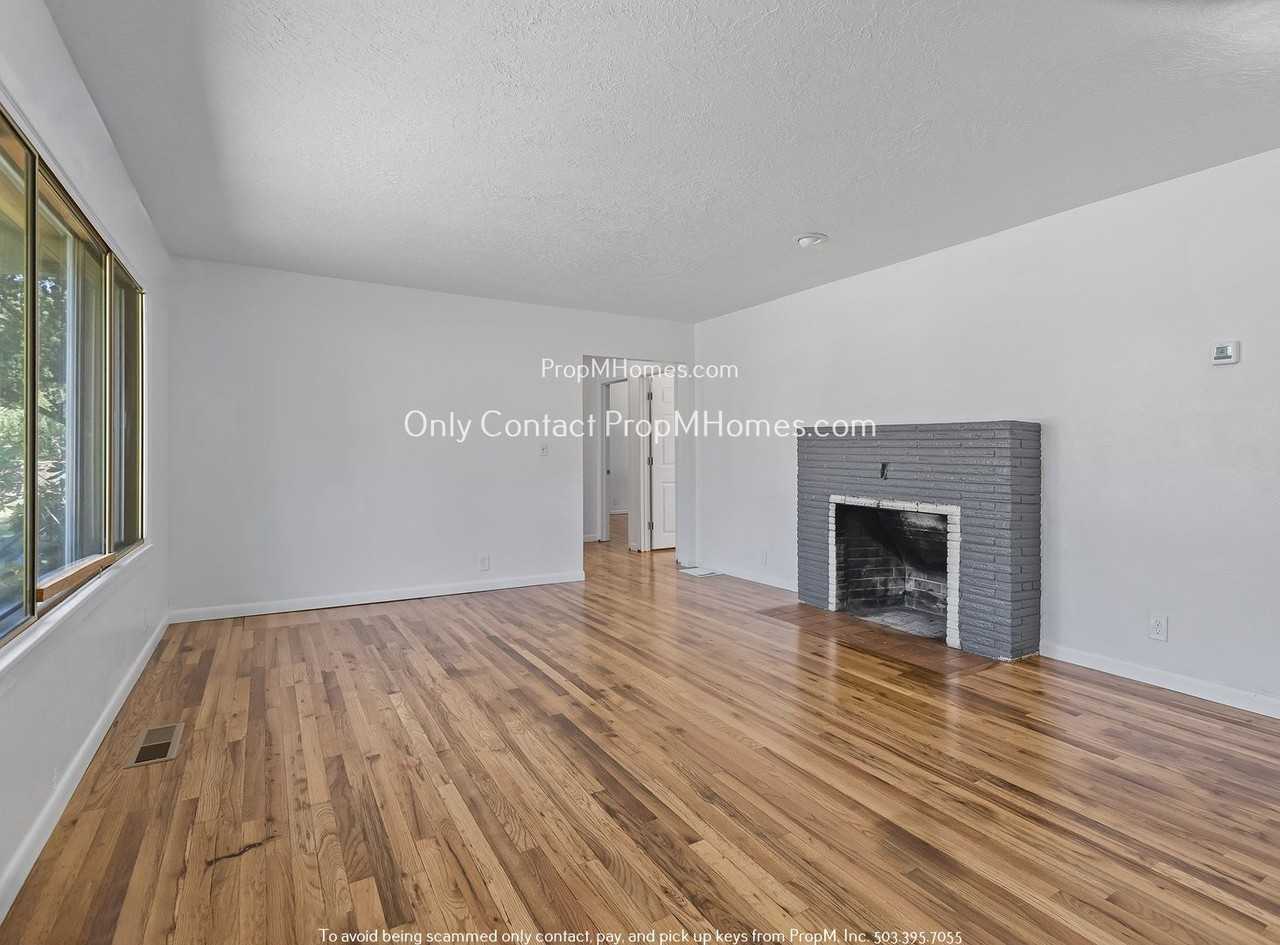 5610 Se Steele St - Photo 3 of 20