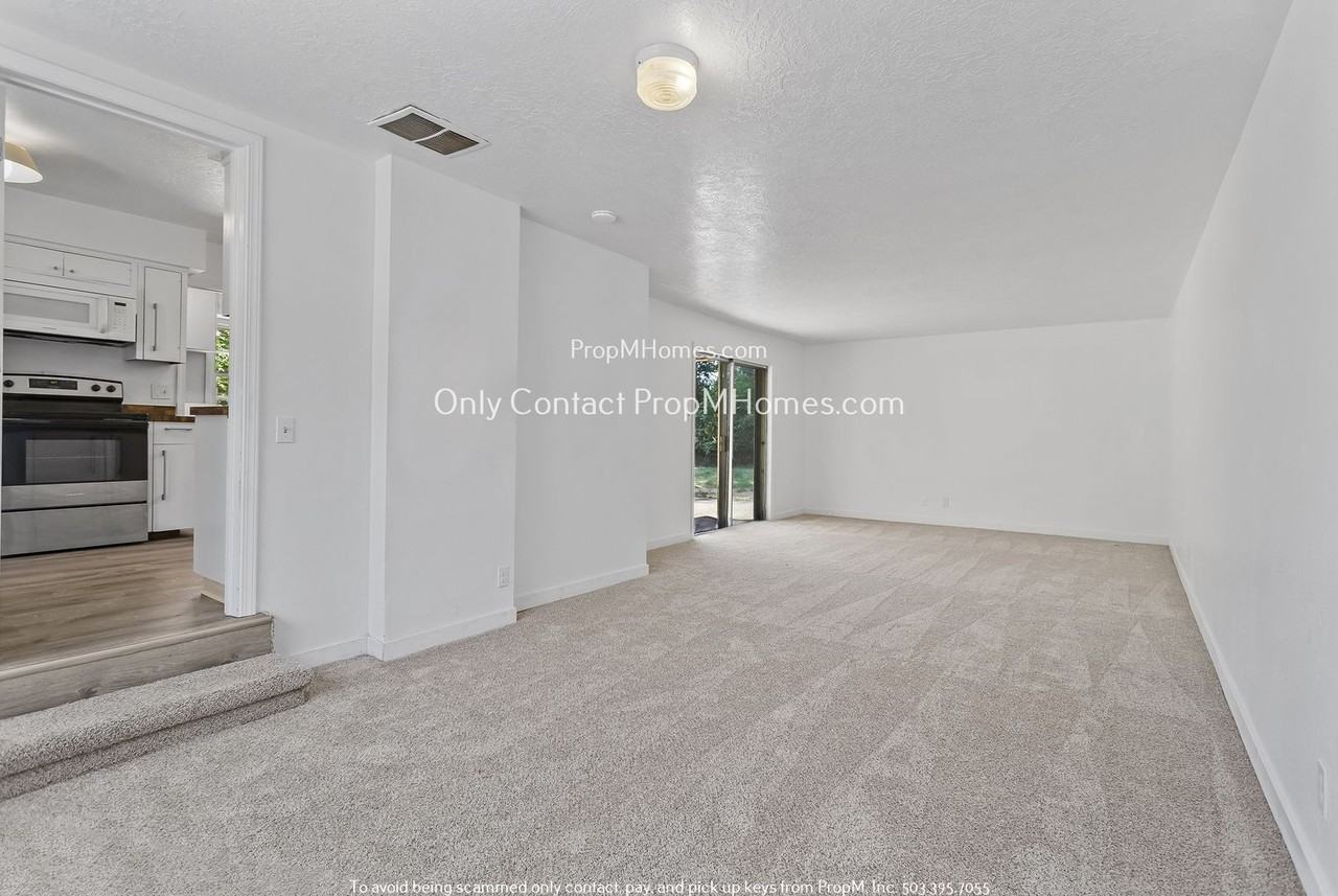 5610 Se Steele St - Photo 7 of 20