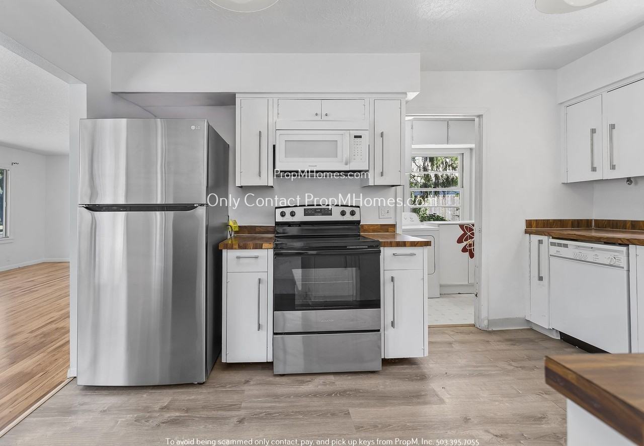 5610 Se Steele St - Photo 4 of 20