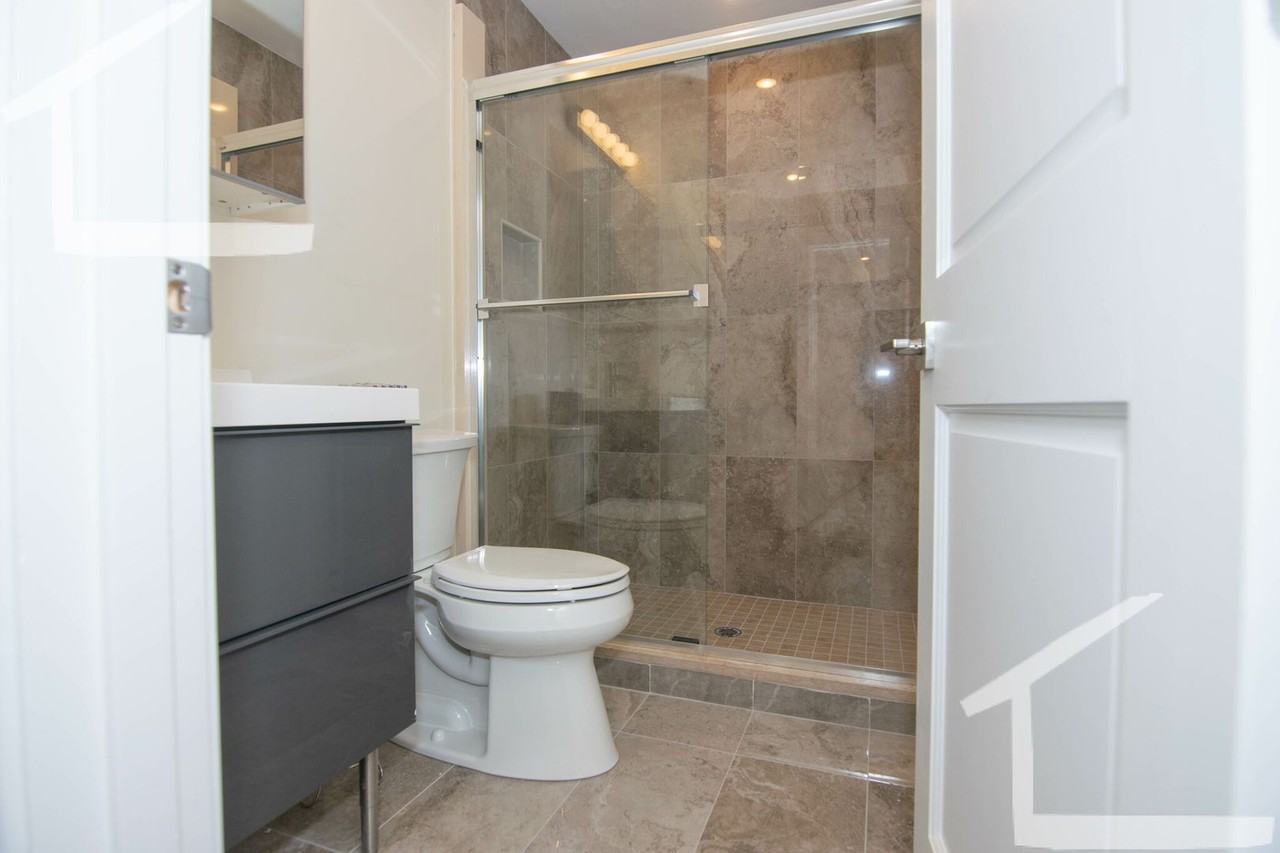 1028 Commonwealth Ave - Photo 3 of 21