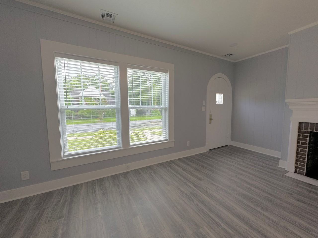 211 N Varner St - Photo 2 of 17