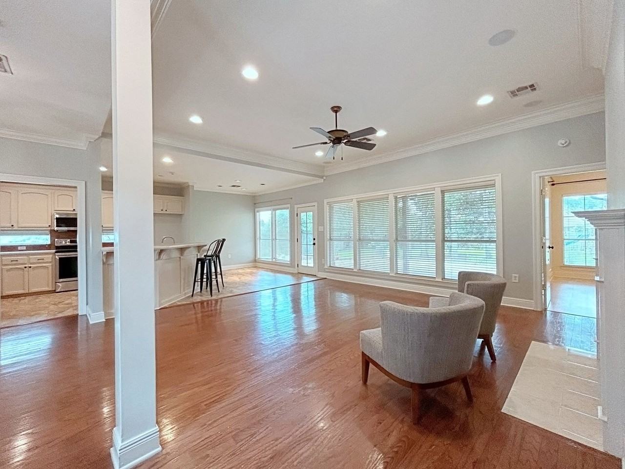 3919 Meadow Ridge Dr - Photo 4 of 50
