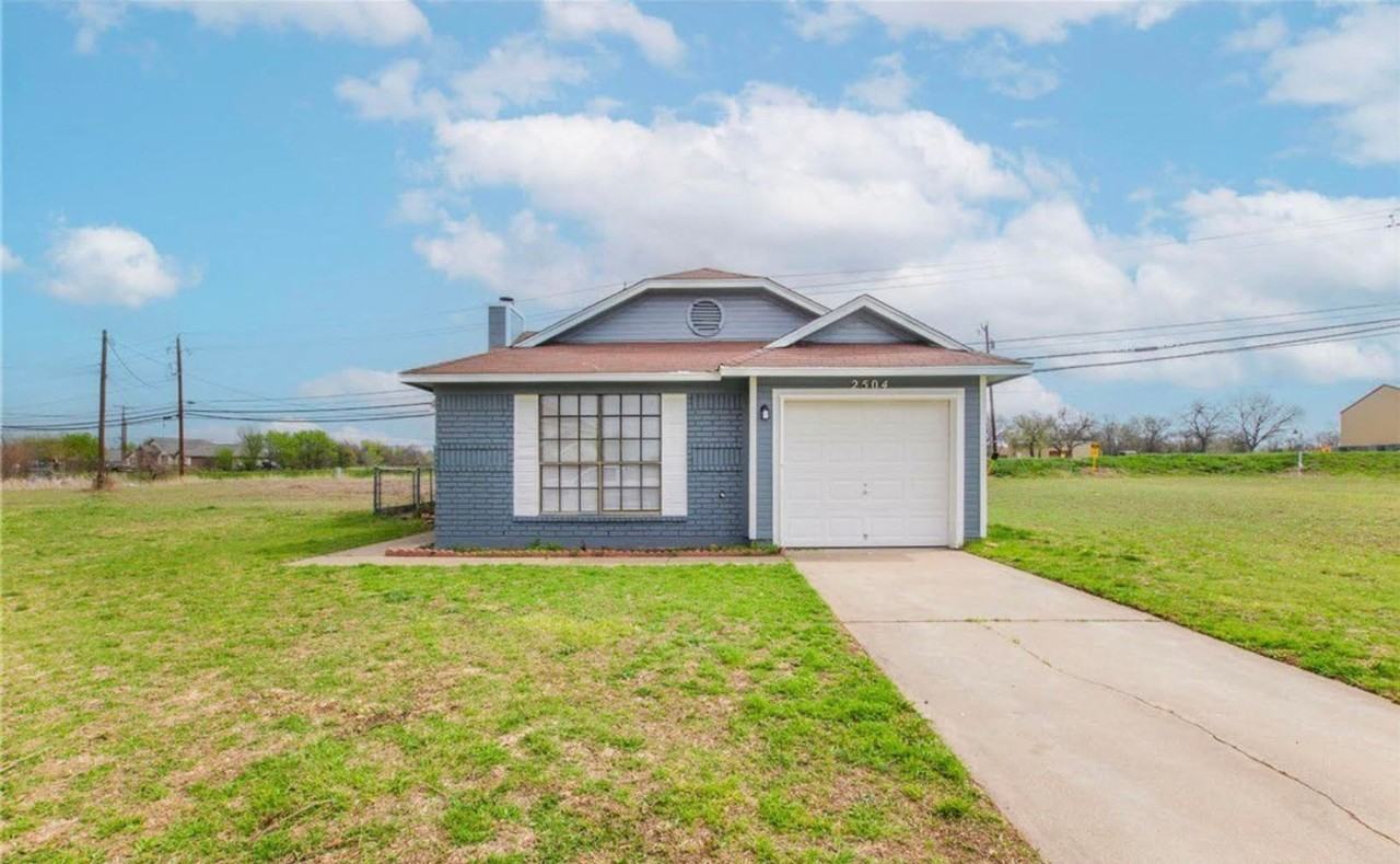 2504 Magnum Cir - Photo 2 of 12