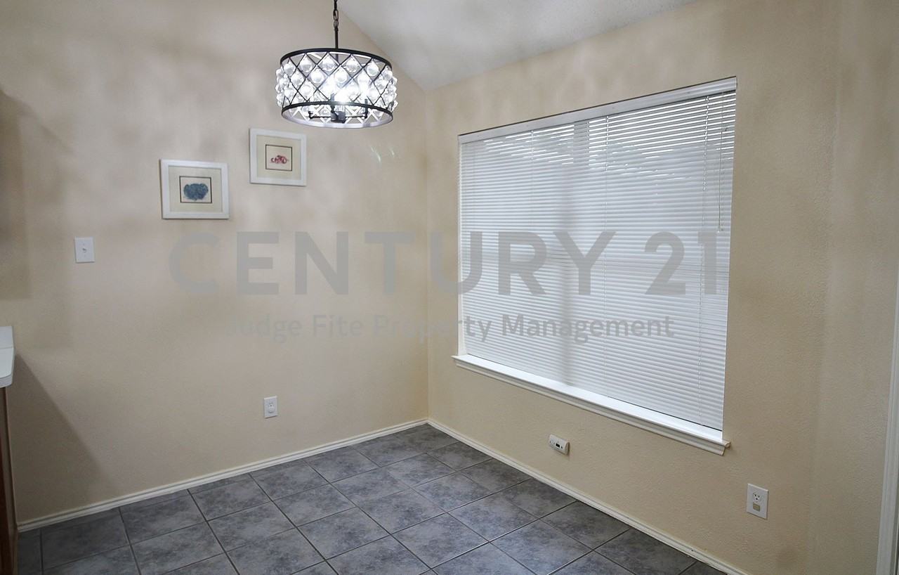 1507 Goodwin Dr - Photo 5 of 15