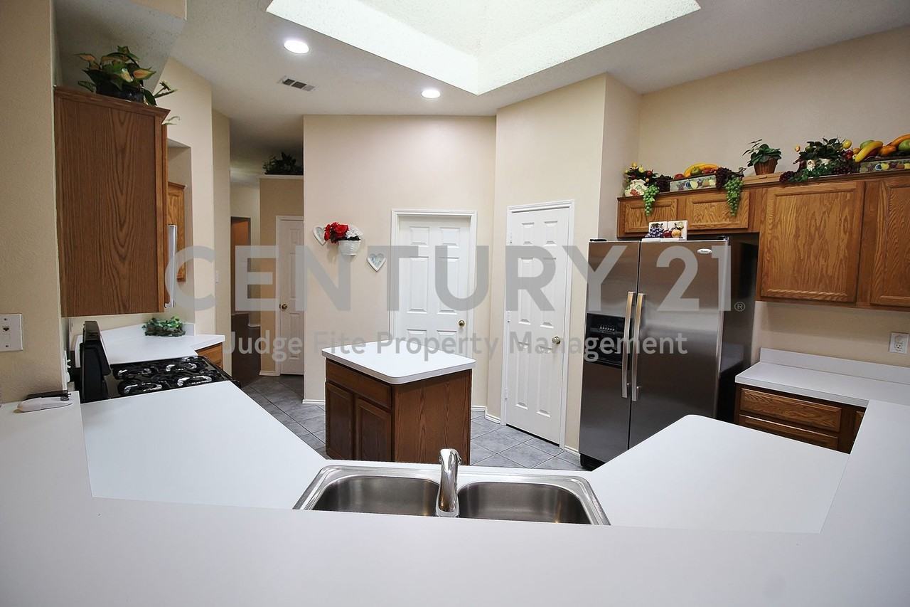 1507 Goodwin Dr - Photo 6 of 15