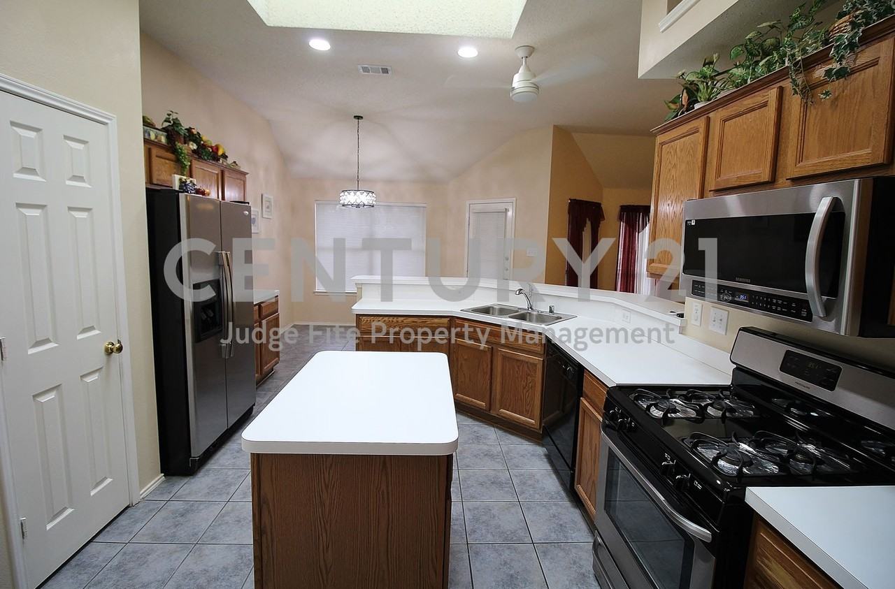 1507 Goodwin Dr - Photo 7 of 15