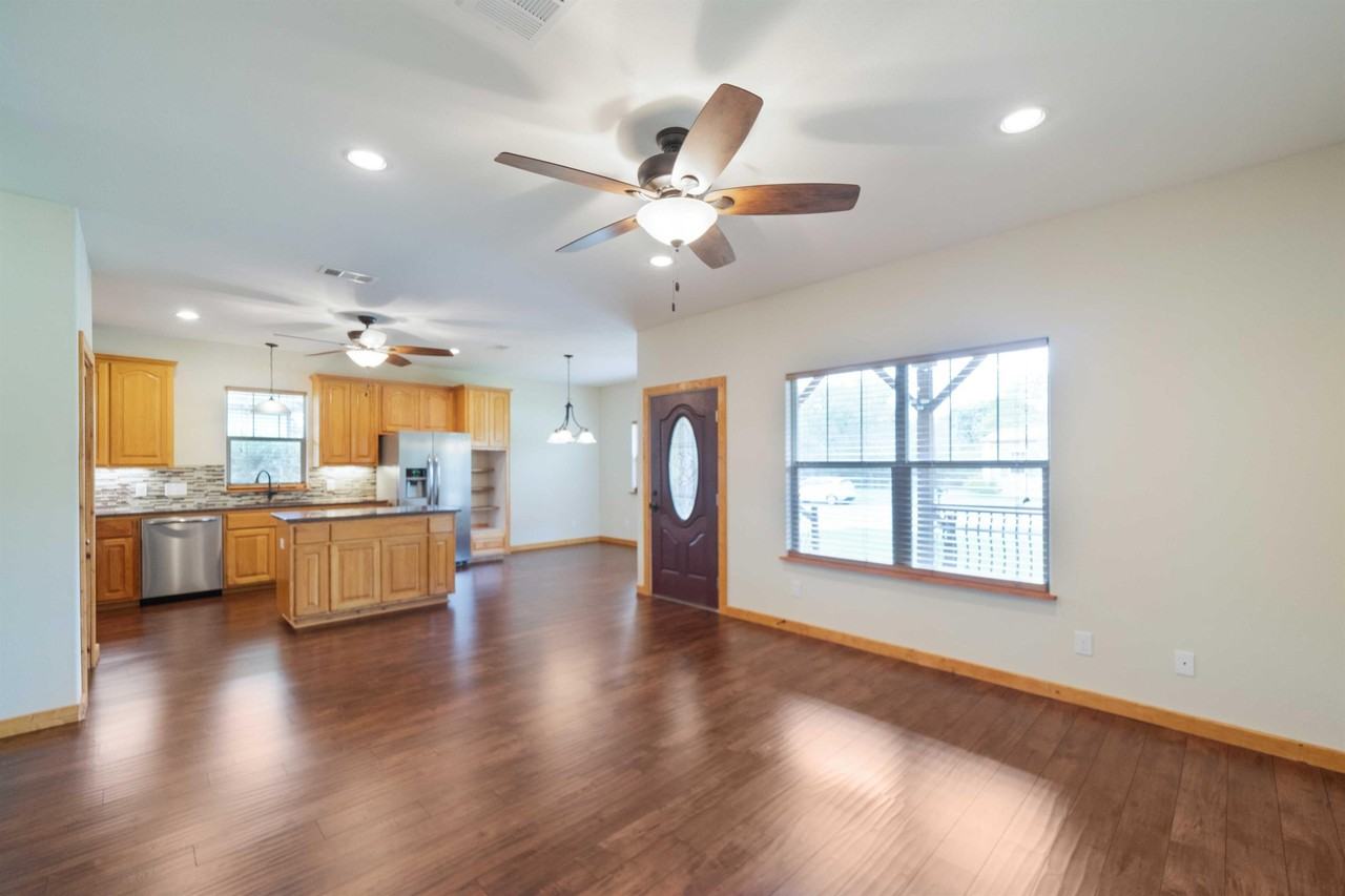 103 Mercedes Cove - Blue Team - Photo 2 of 23