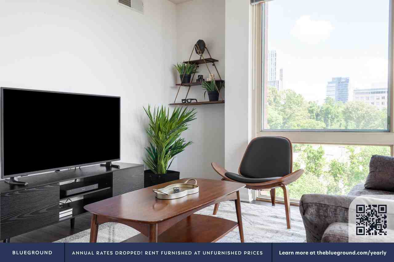 8421 Broad Street - Photo 4 of 33