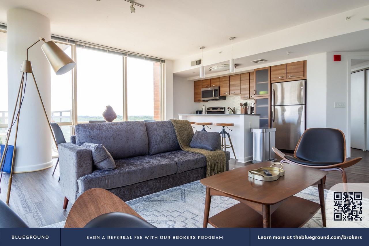 8421 Broad Street - Photo 5 of 33