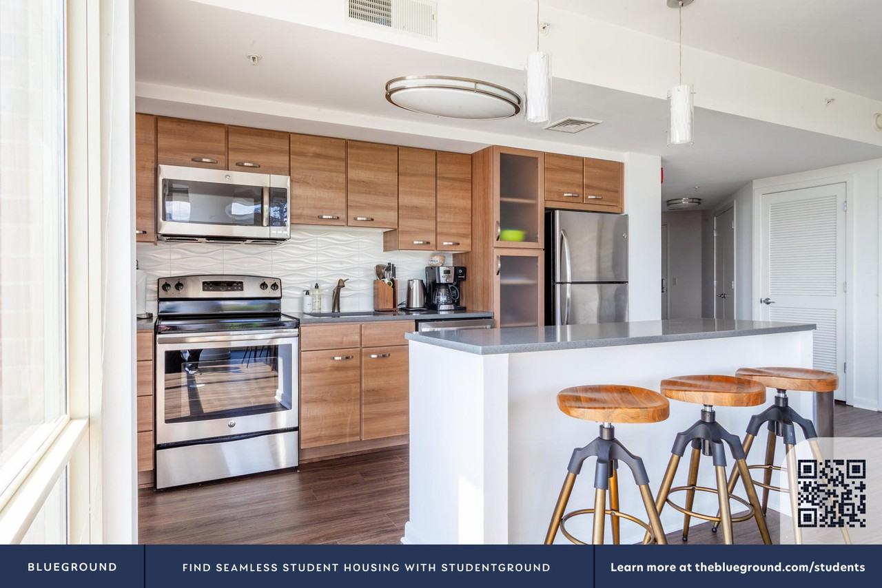 8421 Broad Street - Photo 7 of 33