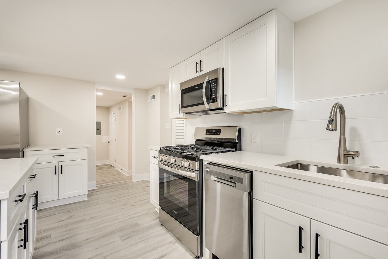 707 Delmar Avenue Southeast - Photo 3 of 13