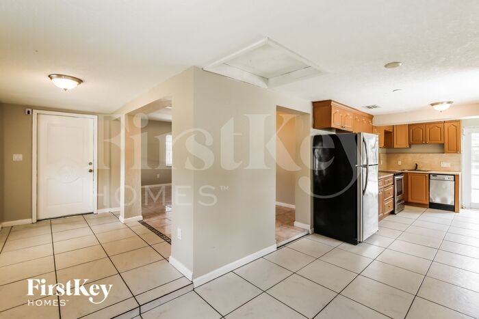 1366 Ne 183rd St - Photo 3 of 16