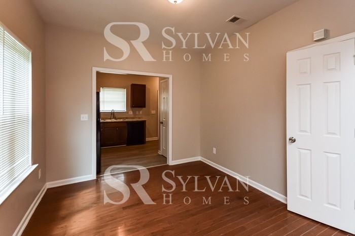 2003 Reynolds Dr Sw - Photo 3 of 16