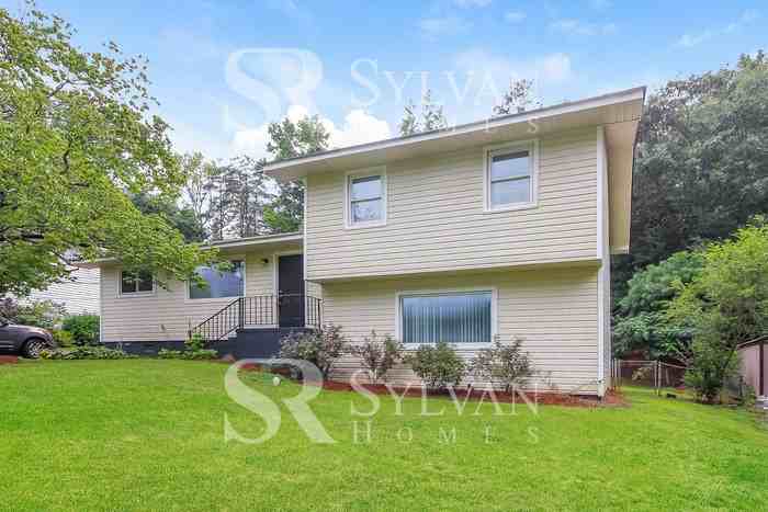 405 Fernleaf Dr - Photo 2 of 15