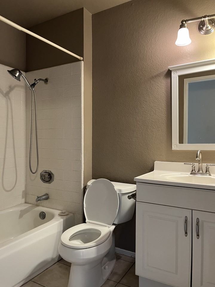 16920 Colchester Way #172 - Photo 6 of 36