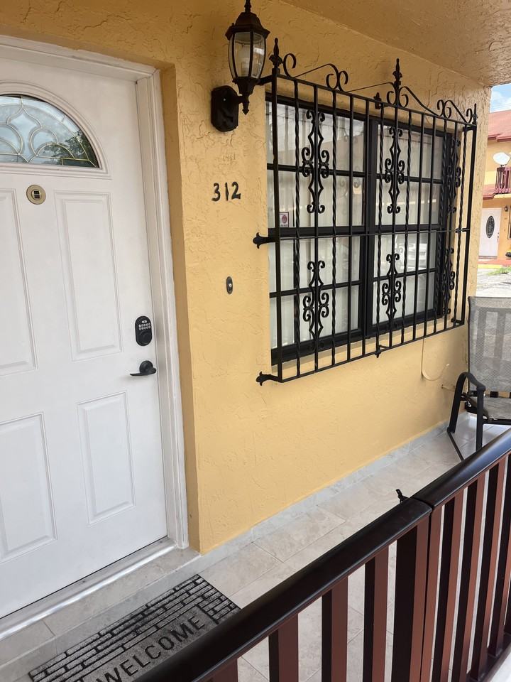 2221 W 52nd St #312 - Photo 2 of 28