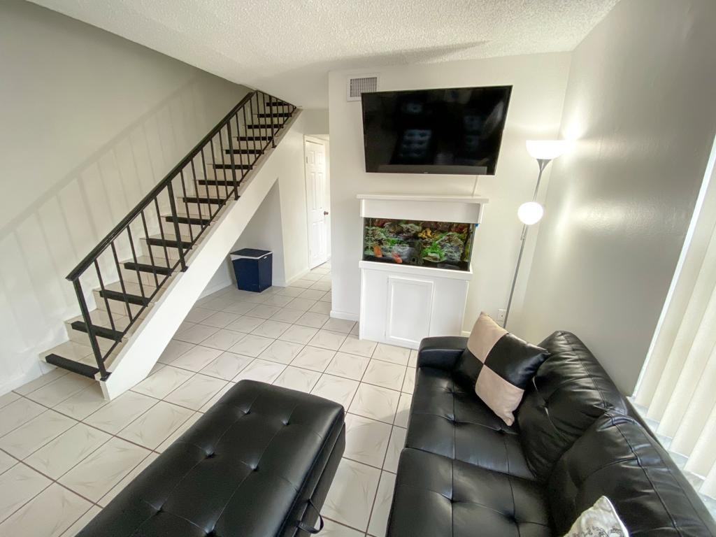 2221 W 52nd St #312 - Photo 3 of 28
