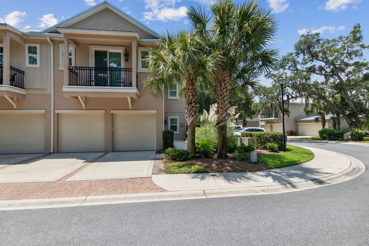 95282 Summerwoods Cir #607 - Photo 2 of 50