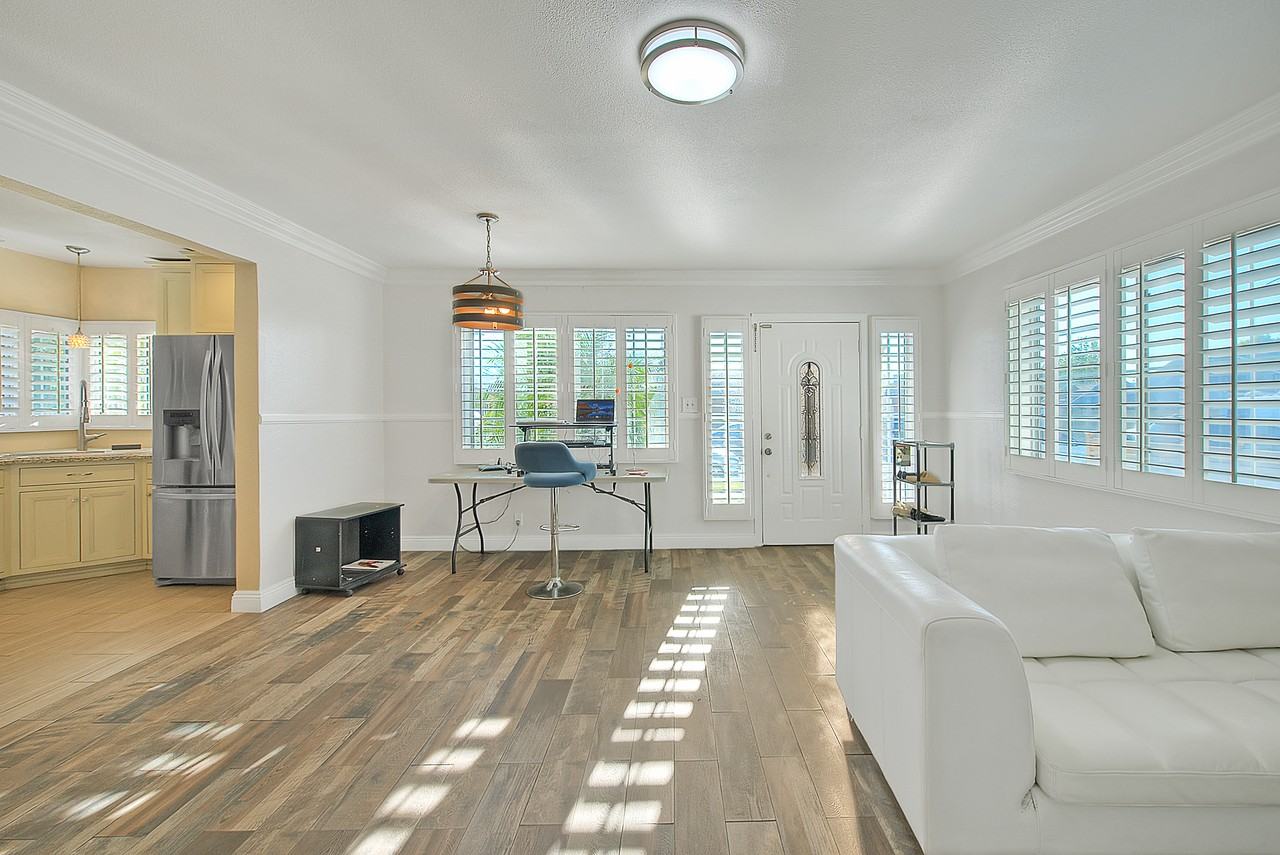 6422 Raymond Ave #NA - Photo 3 of 33