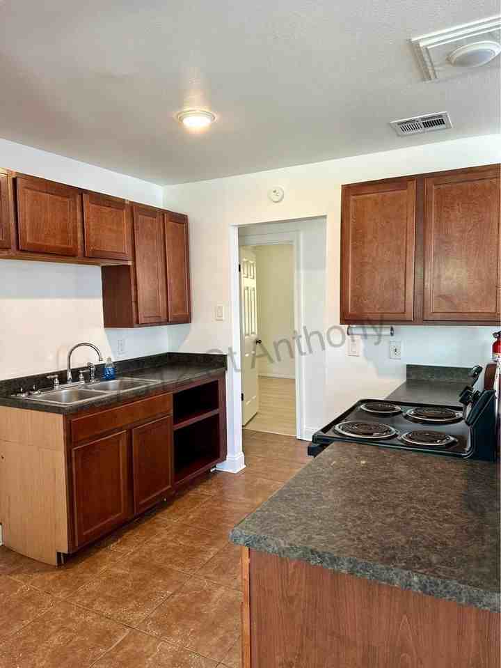 7512 Saint Anthony St #NA - Photo 4 of 12