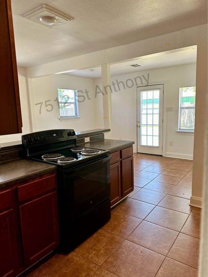 7512 Saint Anthony St #NA - Photo 5 of 12