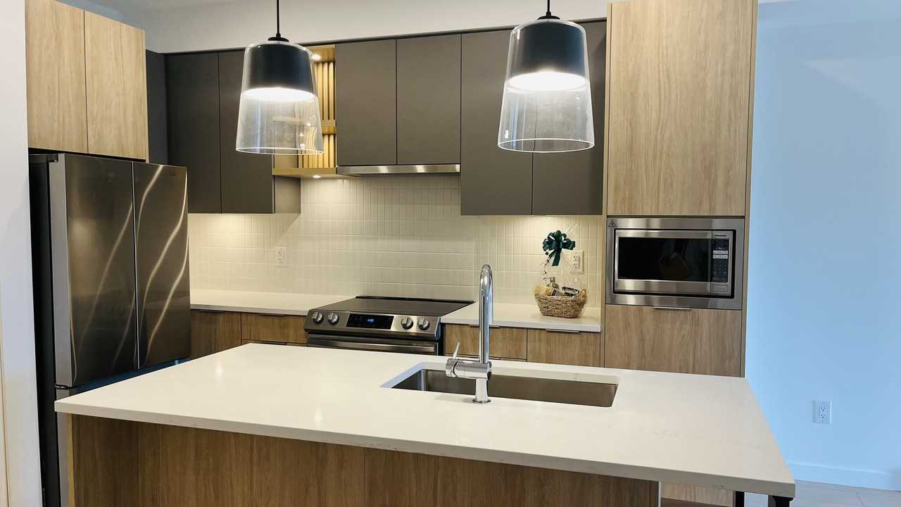 20695 Eastleigh Crescent #211