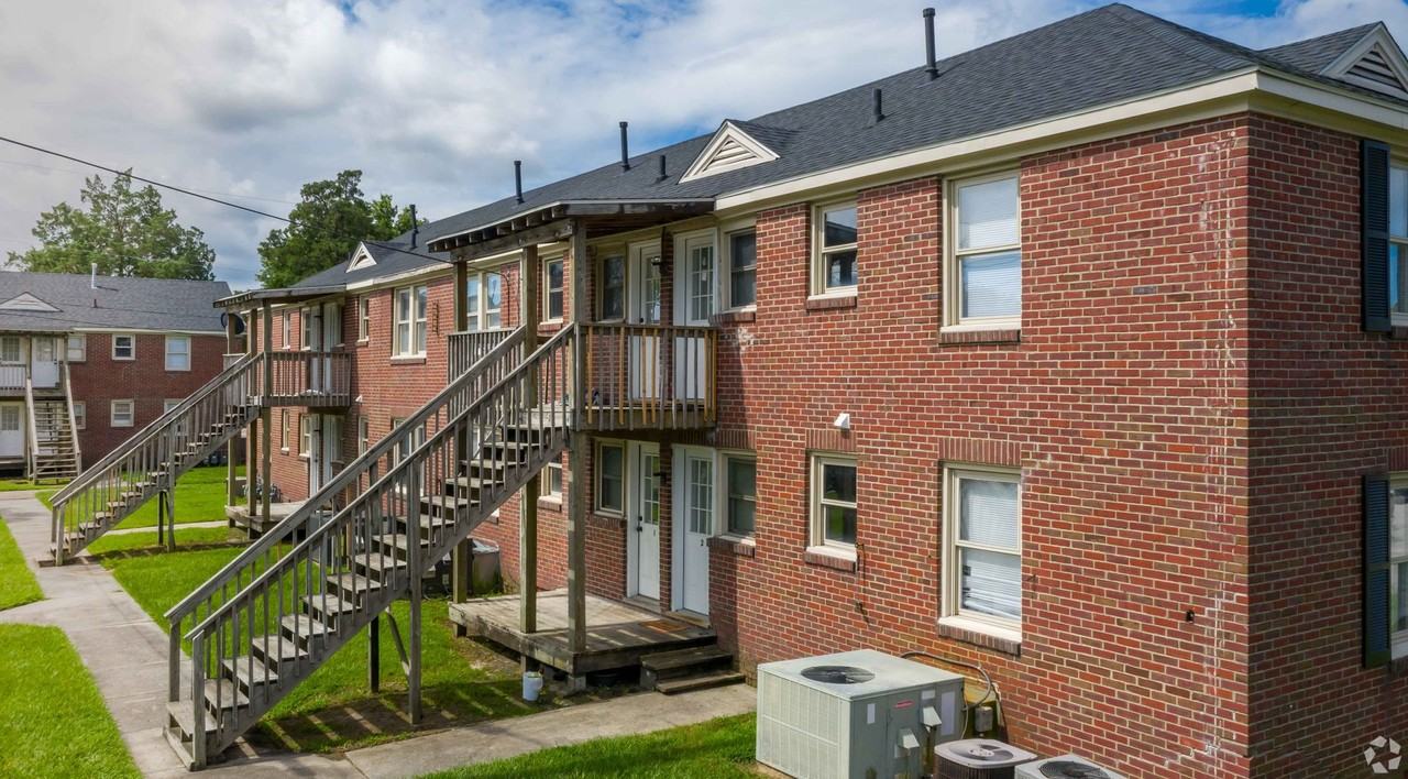 Bearfoot Landing Apartments - Photo 4 of 34