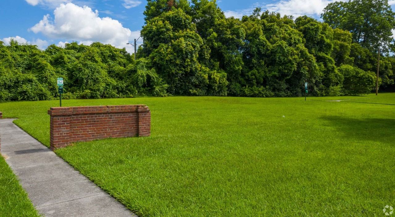 Bearfoot Landing Apartments - Photo 6 of 34