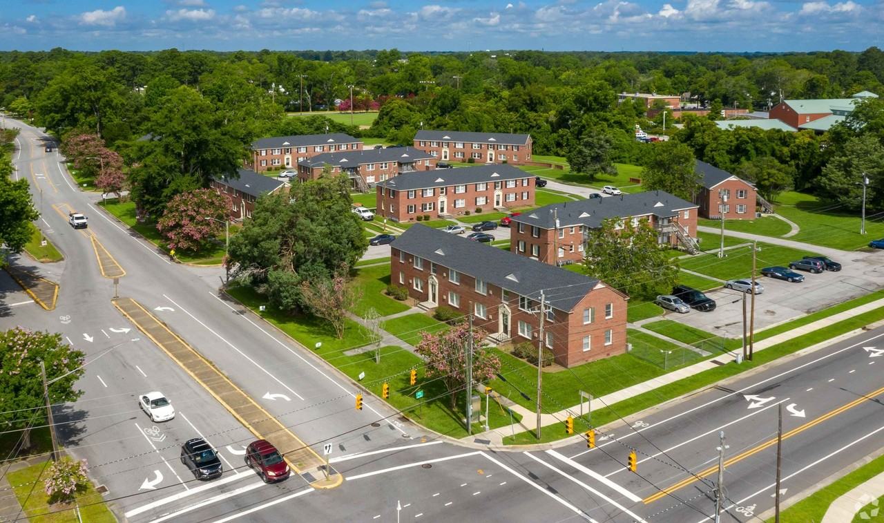 Bearfoot Landing Apartments - Photo 7 of 34