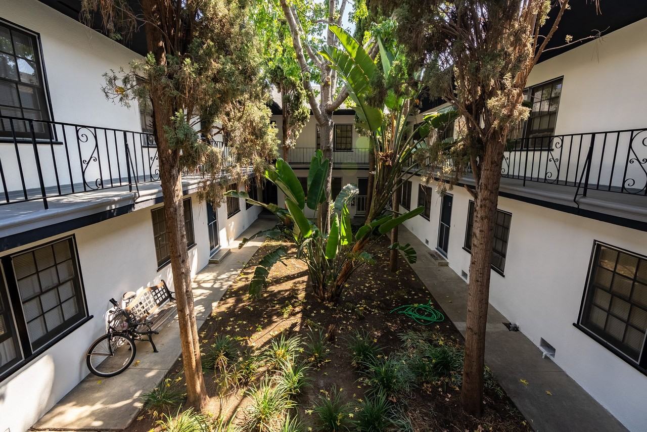 7056 Lanewood Ave Apartments in Central Hollywood, Los Angeles, CA